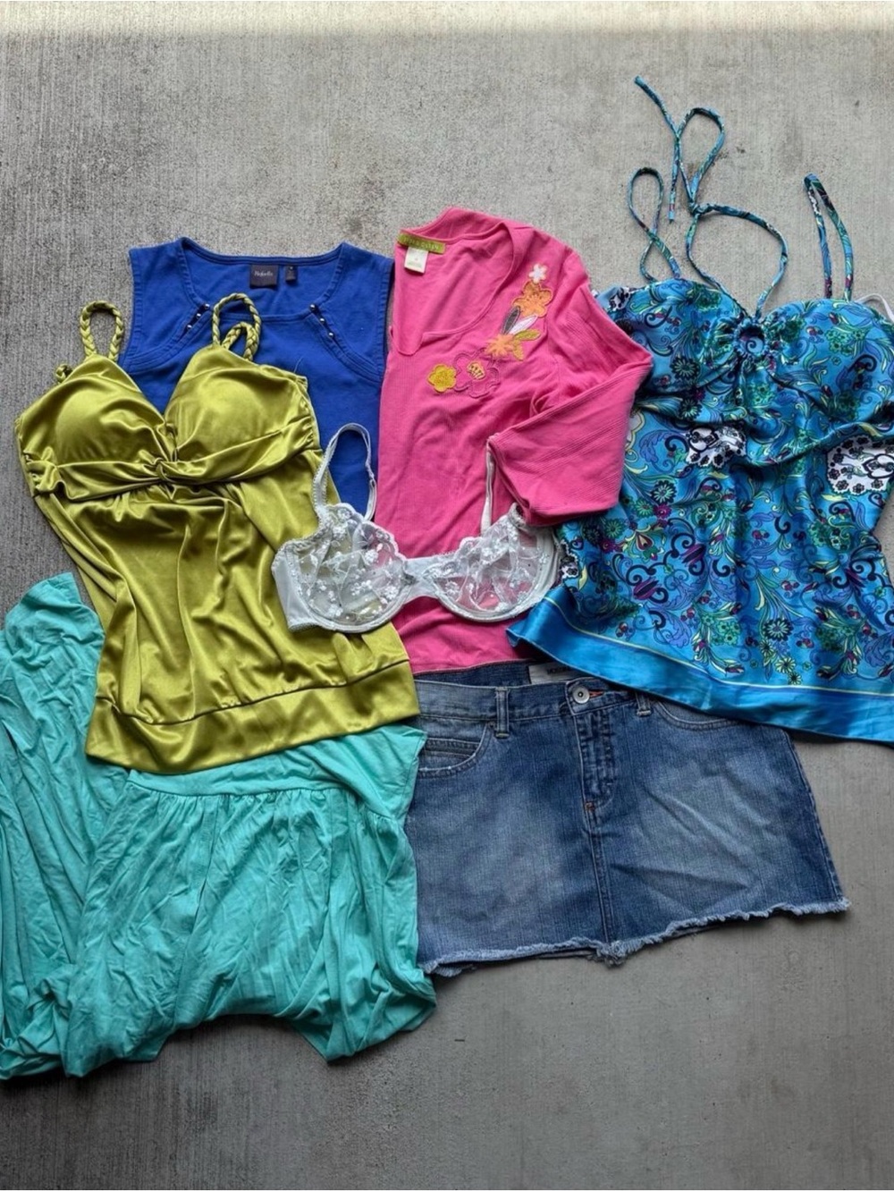 Size Medium - Y2K wholesale bundle to tops and bottoms